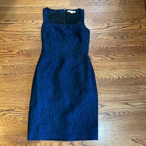 Banana republic Like New Size 0 Navy and Black textured sleeveless sheath dress